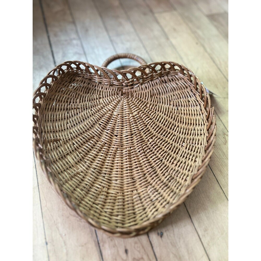 Heart shaped Decorative Wicker Basket Serving Wall loop handle sweetheart
